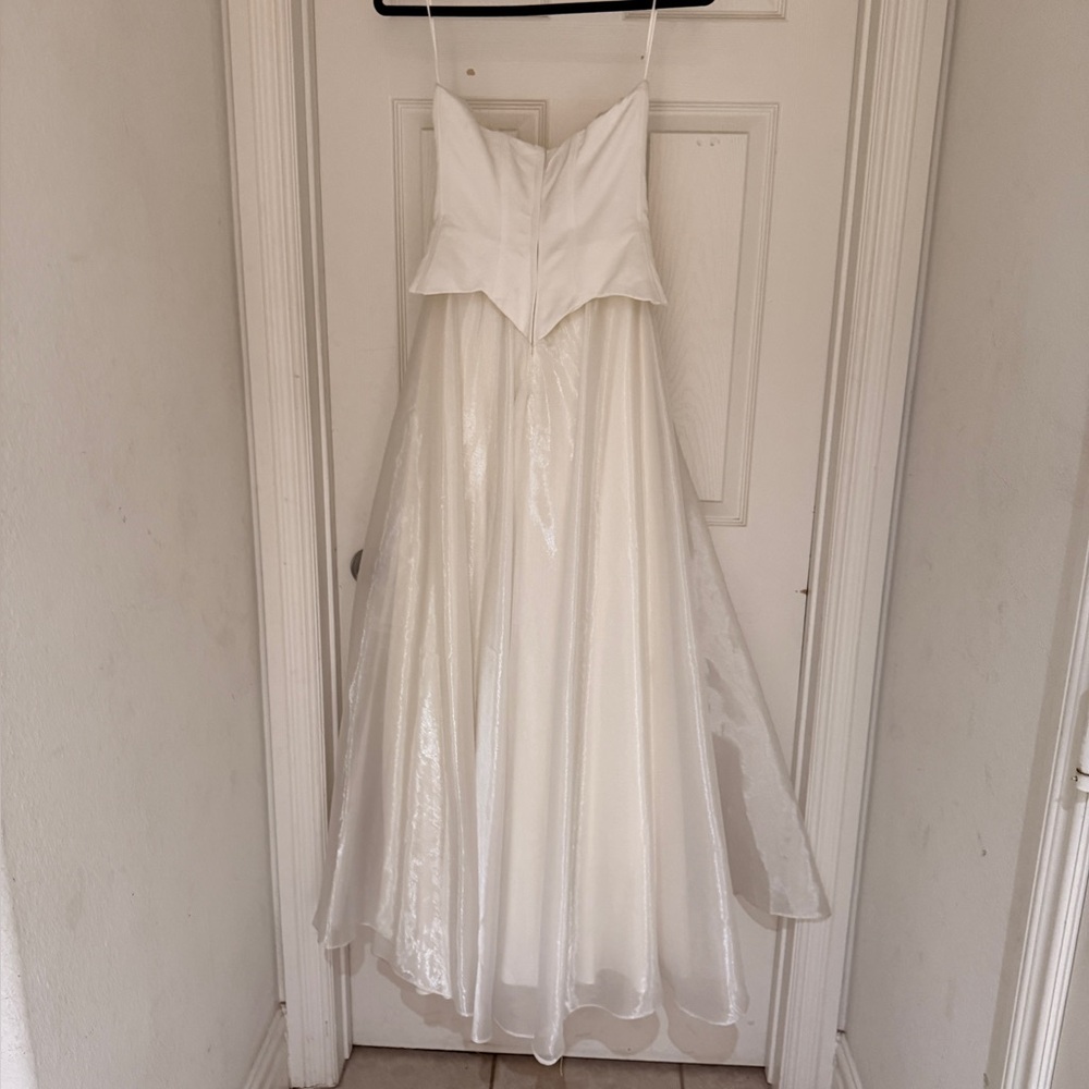 Elegant White Strapless Dress